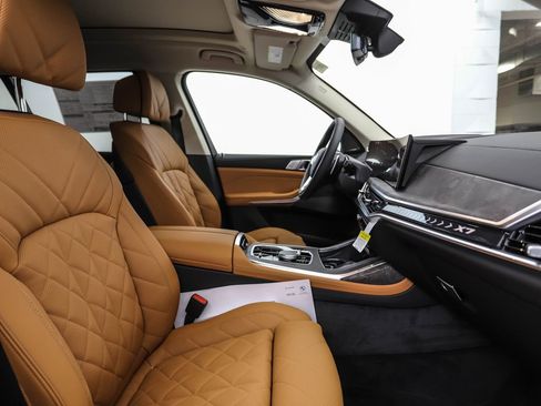 Used 2026 BMW X7 xDrive40i image 36