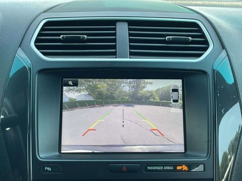 Used 2016 Ford Explorer XLT w/ Equipment Group 202A FWD image 19