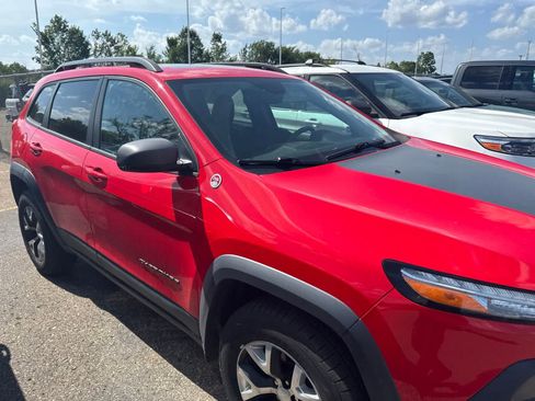 Used 2018 Jeep Cherokee Trailhawk w/ Comfort/Convenience Group AWD/4WD image 8