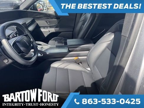 Used 2025 Lincoln Nautilus Premier w/ Jet Appearance Package image 9