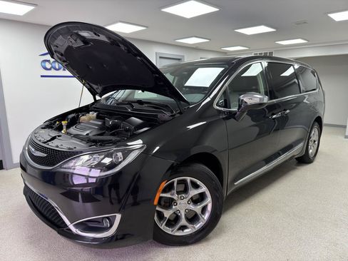 Used 2019 Chrysler Pacifica Limited FWD image 34