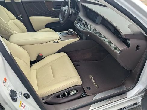 Used 2018 Lexus LS 500 w/ Accessory Package (Z2) RWD image 12