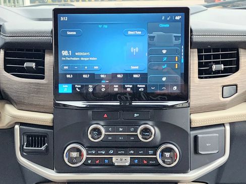 Used 2023 Ford Expedition Max Limited image 19