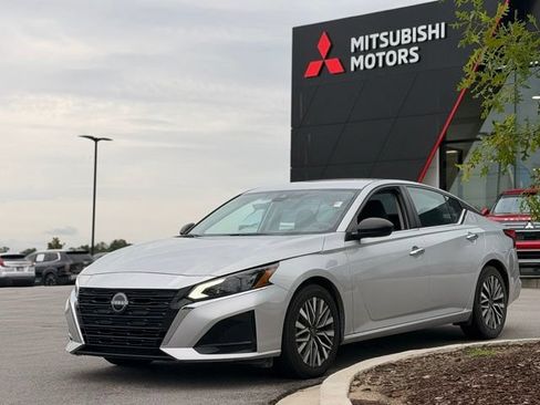 Used 2024 Nissan Altima 2.5 SV FWD image 8