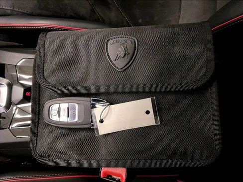 Used 2021 Lamborghini Huracan EVO RWD image 21