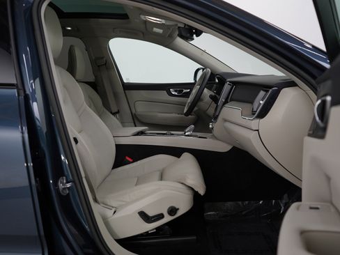 Used 2023 Volvo XC60 B5 Ultimate w/ Climate Package image 9