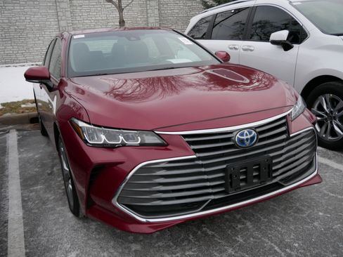 Certified 2020 Toyota Avalon XLE image 3