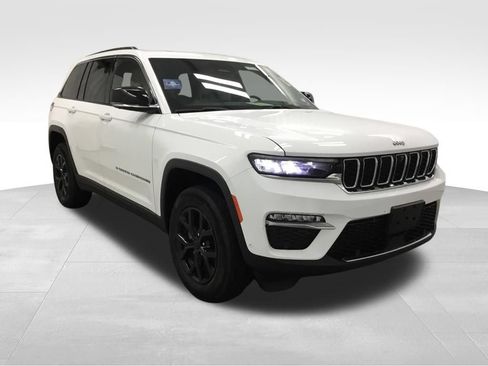 Used 2023 Jeep Grand Cherokee Limited w/ Luxury Tech Group II AWD/4WD image 3