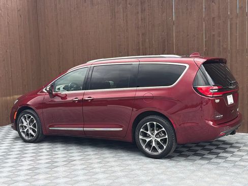 Used 2021 Chrysler Pacifica Limited w/ Uconnect Theater Family Group AWD/4WD image 19