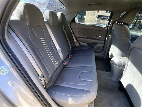 Used 2023 Hyundai Elantra SEL w/ Convenience Package image 19