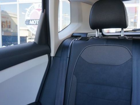 Certified 2025 Volkswagen Taos SE w/ Panoramic Sunroof Package image 55