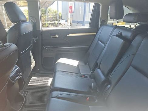 Used 2016 Toyota Highlander XLE AWD/4WD image 7