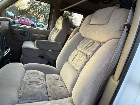 Used 2002 Chevrolet Express 2500 w/ Preferred Equipment Group 2 image 18