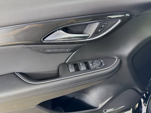 Used 2025 Buick Envision Preferred AWD/4WD image 18