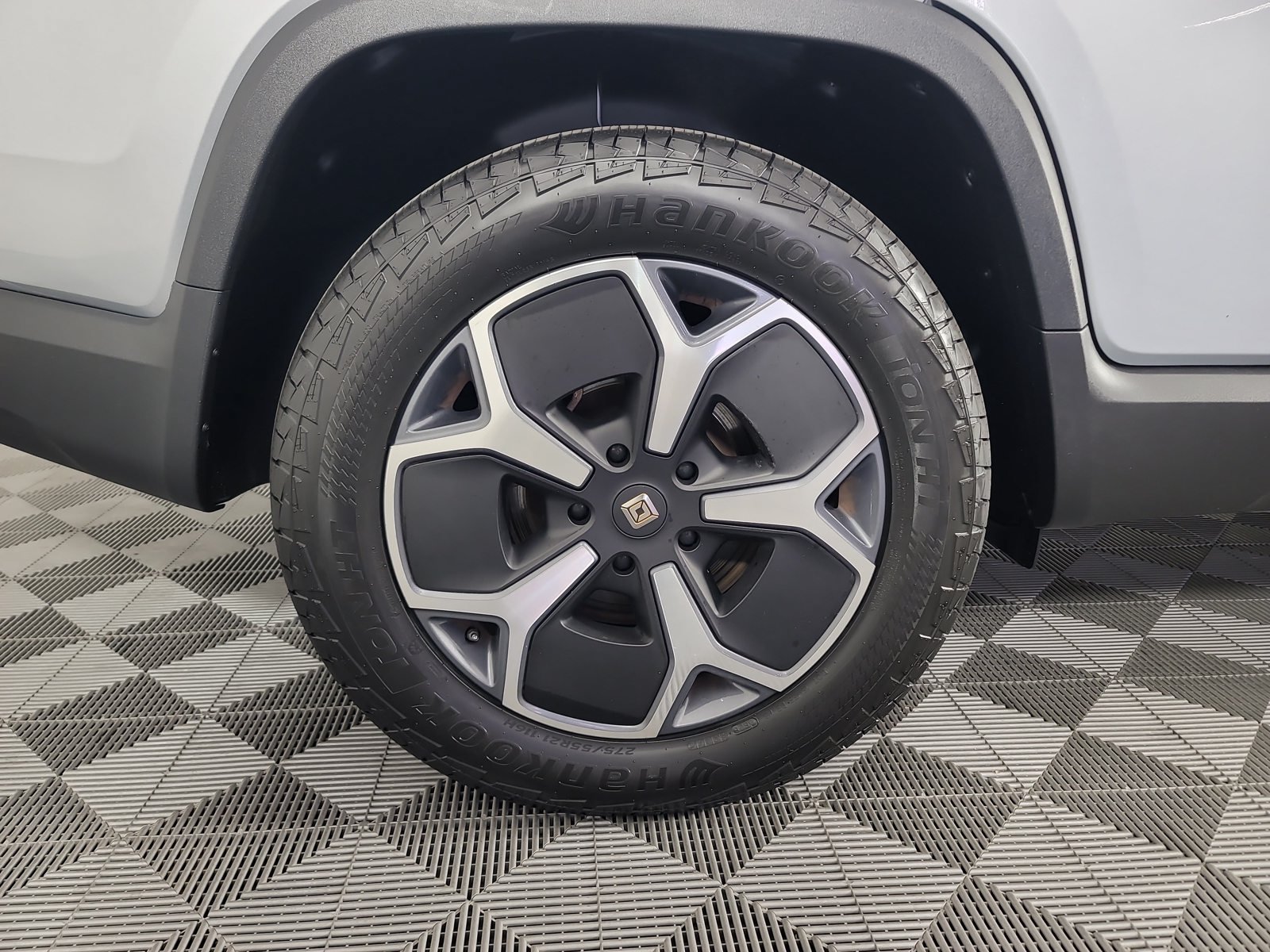 Used 2023 Rivian R1T Adventure Dual AWD/4WD image 12