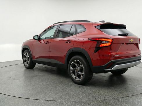 Used 2025 Chevrolet Trax LT FWD image 6