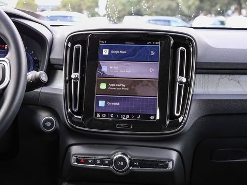 New 2025 Volvo XC40 B5 Core w/ Climate Package image 14