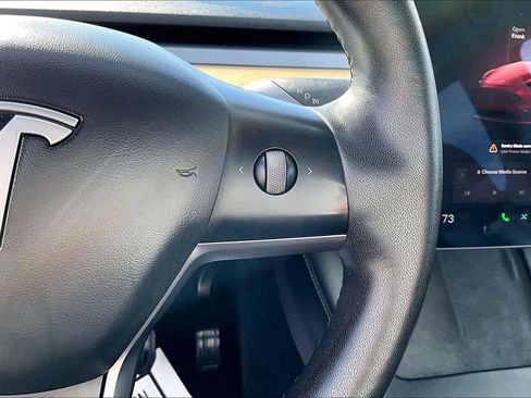 Used 2022 Tesla Model Y Long Range image 18