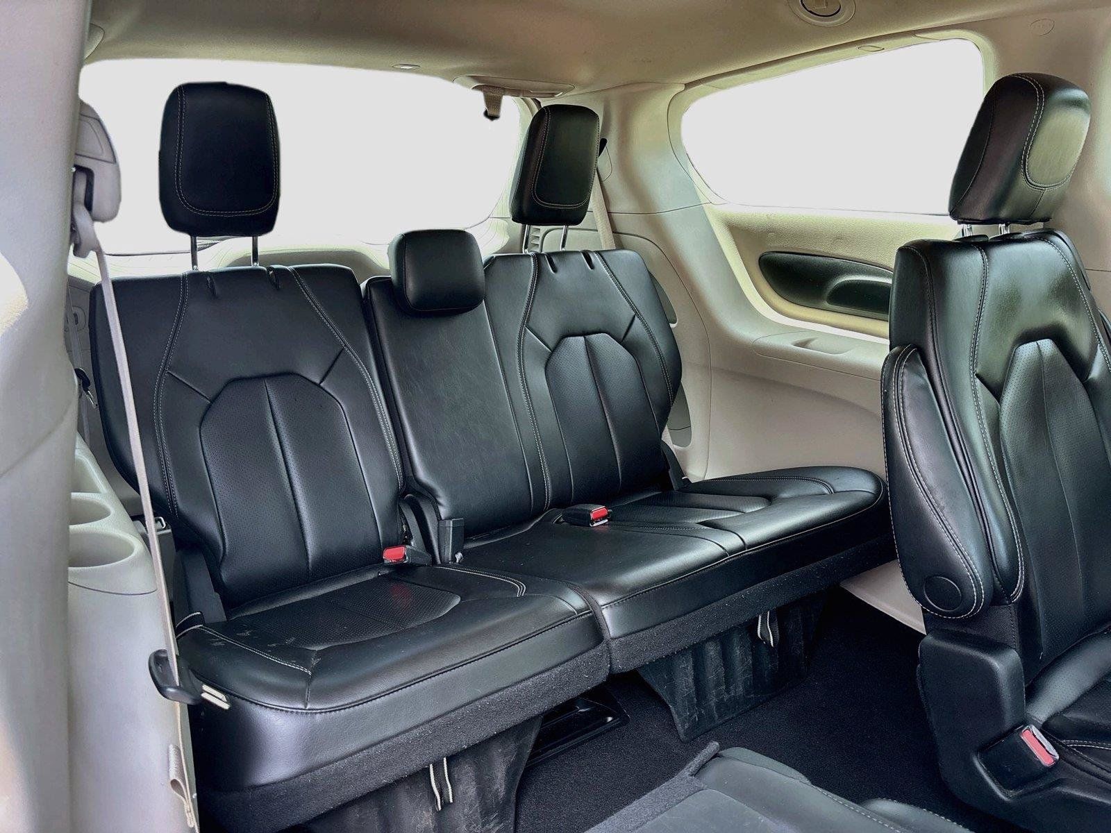 Used 2023 Chrysler Pacifica Touring-L FWD image 26