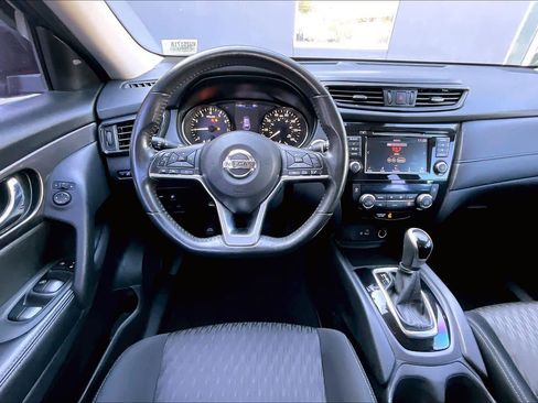 Used 2019 Nissan Rogue SV image 5