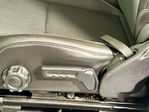 Used 2021 Jeep Wrangler Sport S image 15