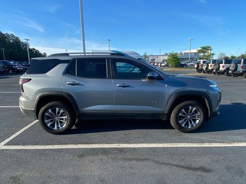 Used 2025 Chevrolet Equinox LT w/ Convenience Package II FWD image 8