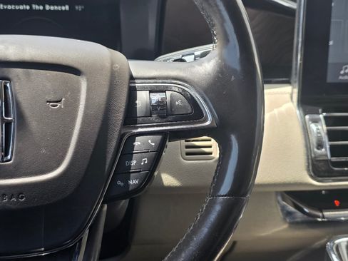 Used 2018 Lincoln Navigator L Select AWD/4WD image 34