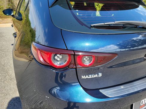 Used 2020 MAZDA MAZDA3 Hatchback w/ Premium Package image 10