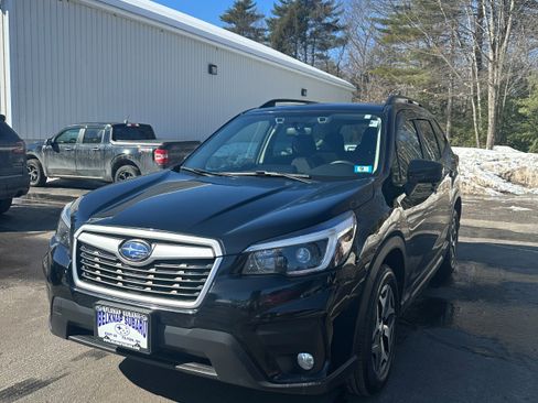 Used 2021 Subaru Forester Premium image 1