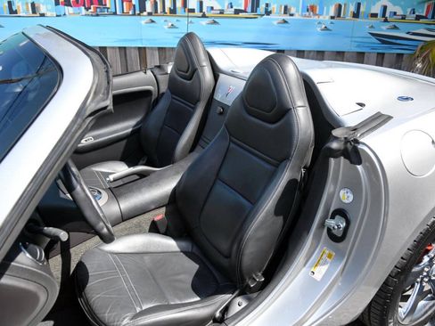Used 2007 Pontiac Solstice Convertible w/ Premium Package RWD image 16