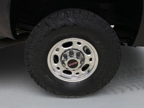 Used 2004 GMC Sierra 2500 SLT w/ Skid Plate Package AWD/4WD image 14