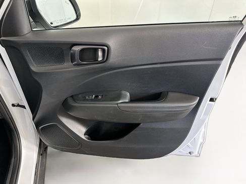 Used 2025 Hyundai Venue Limited image 31