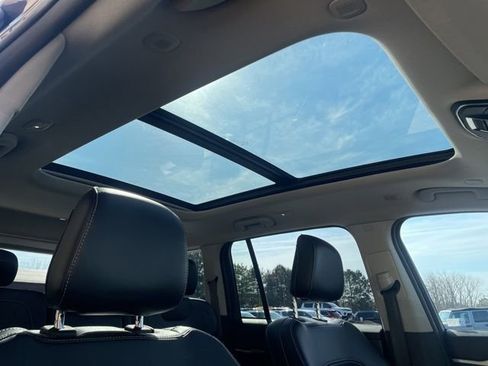 Certified 2024 Jeep Grand Cherokee Limited image 7