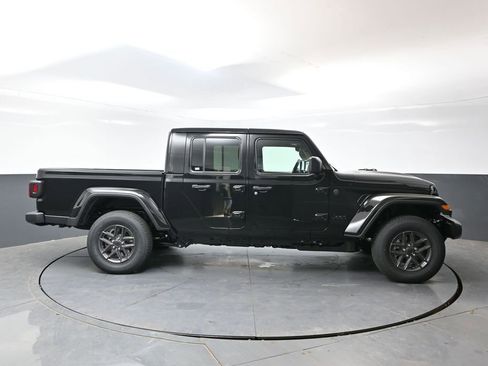 New 2026 Jeep Gladiator Sport AWD/4WD image 2