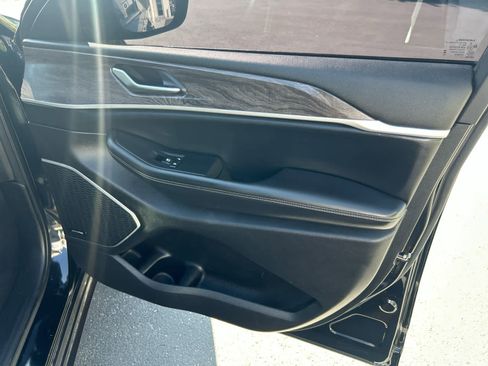 Used 2023 Jeep Grand Cherokee 4WD 4xe image 15