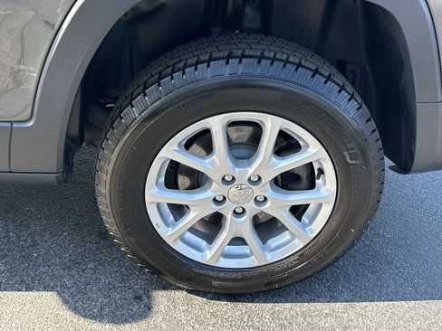 Used 2015 Jeep Cherokee Latitude w/ Comfort/Convenience Group image 21