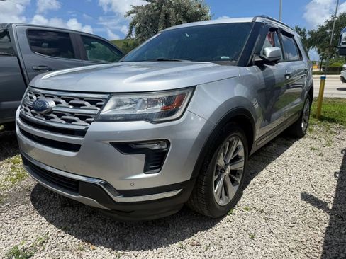 Used 2019 Ford Explorer Limited w/ Class III Trailer Tow Package FWD image 3