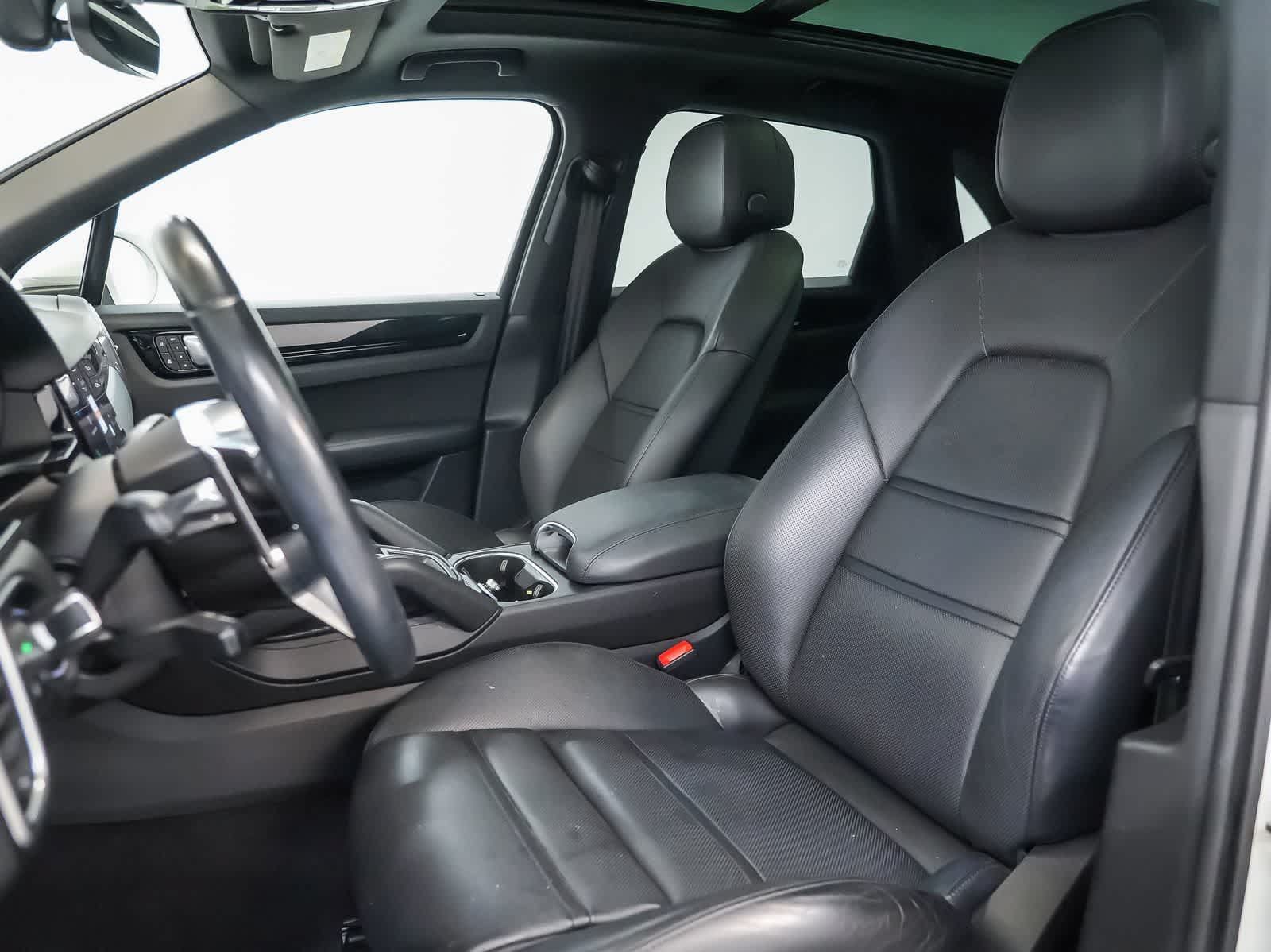 Certified 2023 Porsche Cayenne AWD/4WD image 5