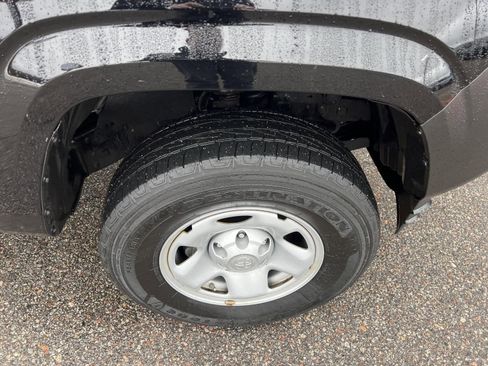 Used 2023 Toyota Tacoma SR image 9