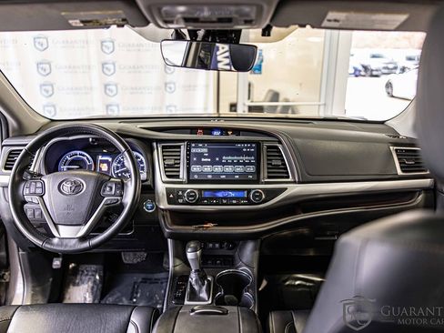 Used 2019 Toyota Highlander XLE AWD/4WD image 38