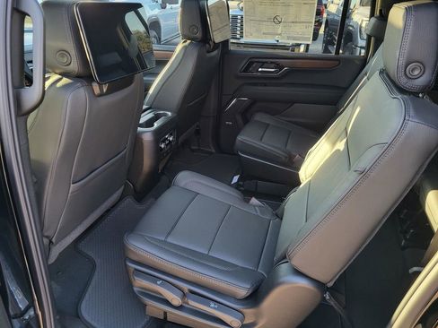 New 2026 GMC Yukon XL Denali w/ Denali Reserve Package image 4