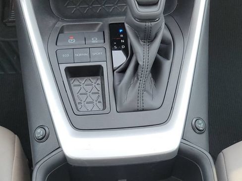 Used 2024 Toyota RAV4 XLE w/ Convenience Package FWD image 10