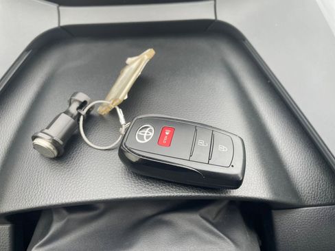 Used 2025 Toyota Prius LE image 22