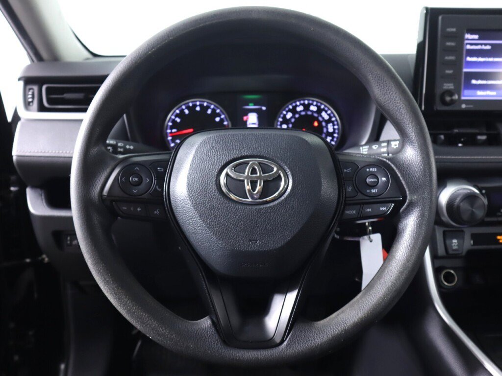 Used 2021 Toyota RAV4 LE FWD image 11