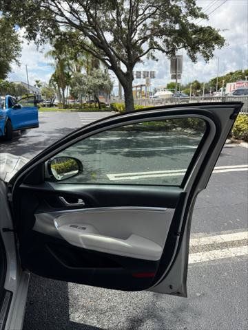 Used 2025 Genesis G70 2.5T RWD image 22