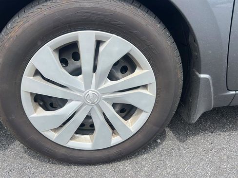 Certified 2022 Nissan Versa S FWD image 11