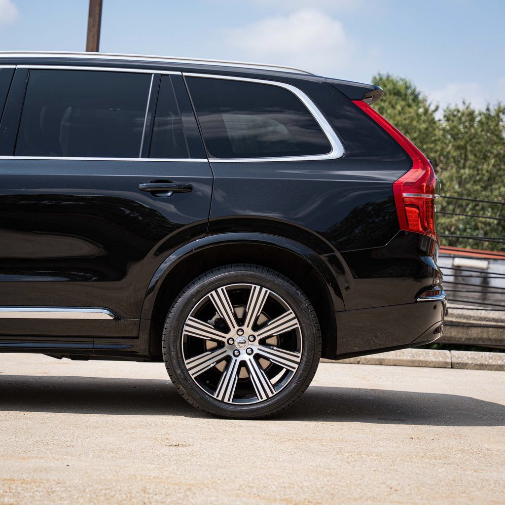 Certified 2024 Volvo XC90 T8 Ultimate w/ Protection Package Premier AWD/4WD image 4