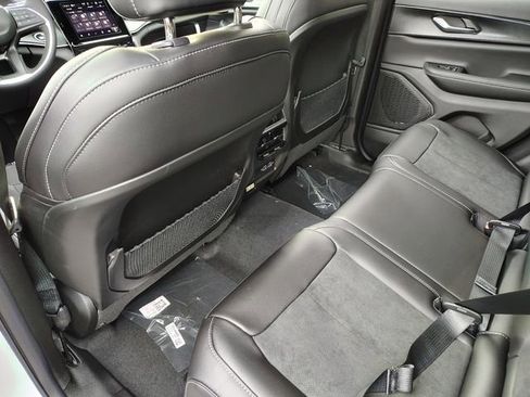 New 2025 Jeep Grand Cherokee Altitude image 31