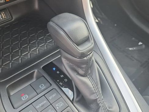 Used 2025 Toyota RAV4 XLE AWD/4WD image 22