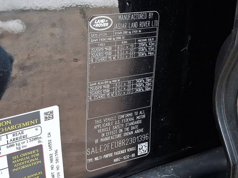 Used 2024 Land Rover Defender 130 X-Dynamic SE image 32